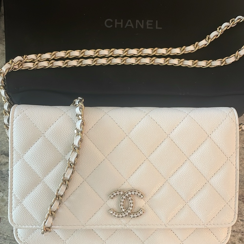 CHANEL purse NEW, off white with golden hardware, box and cards included - Picture 11 of 11